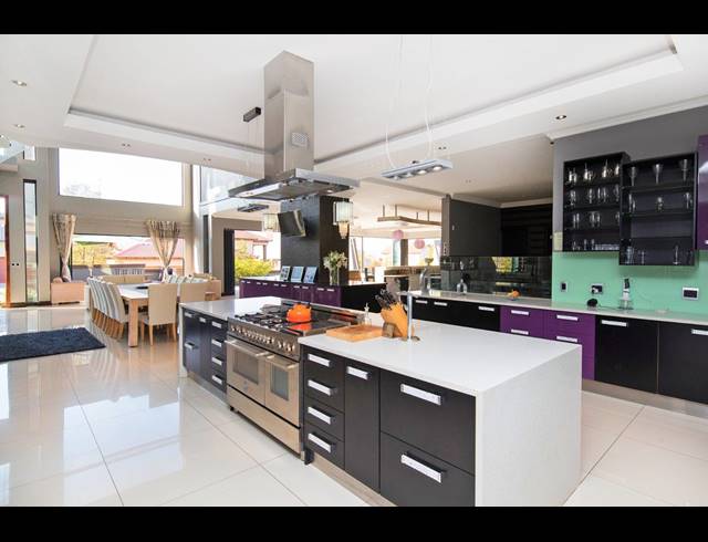 BEDROOM HOUSE FOR SALE IN MIDSTREAM ESTATE